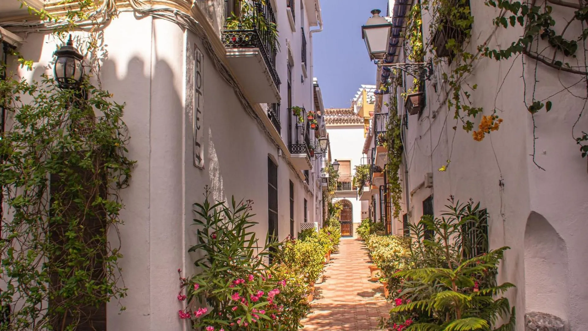 2 Bed Gf Apt Near Puerto Banus Marbella Apartment