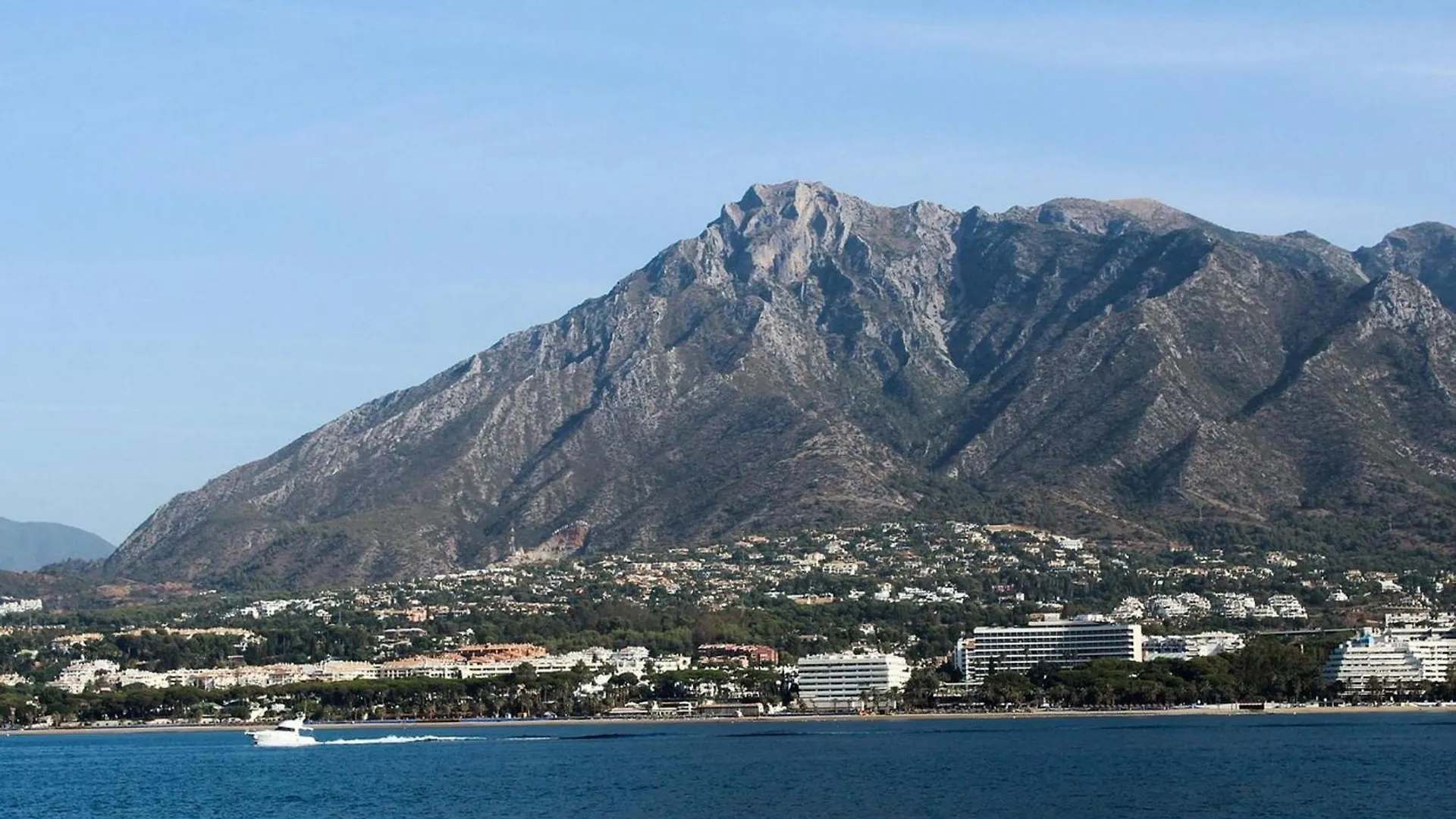 2 Bed Gf Apt Near Puerto Banus Marbella Apartment